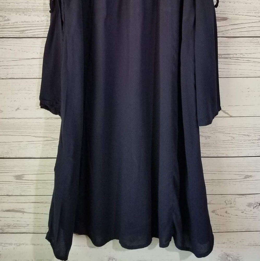 Knox Rose Cold Shoulder Dress - Picture 2 of 4